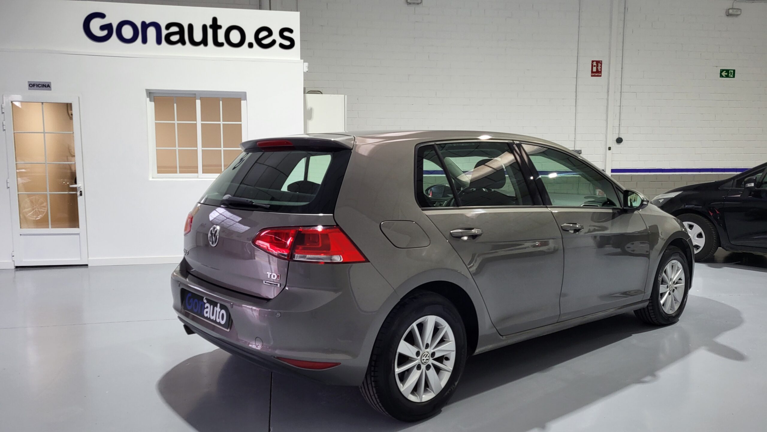 Volvo XC60 B4 HÍBRIDO maletero en Valdemoro